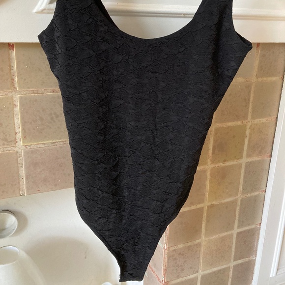 BNWT H&M bodysuit lining around the bust - Picture 1 of 7